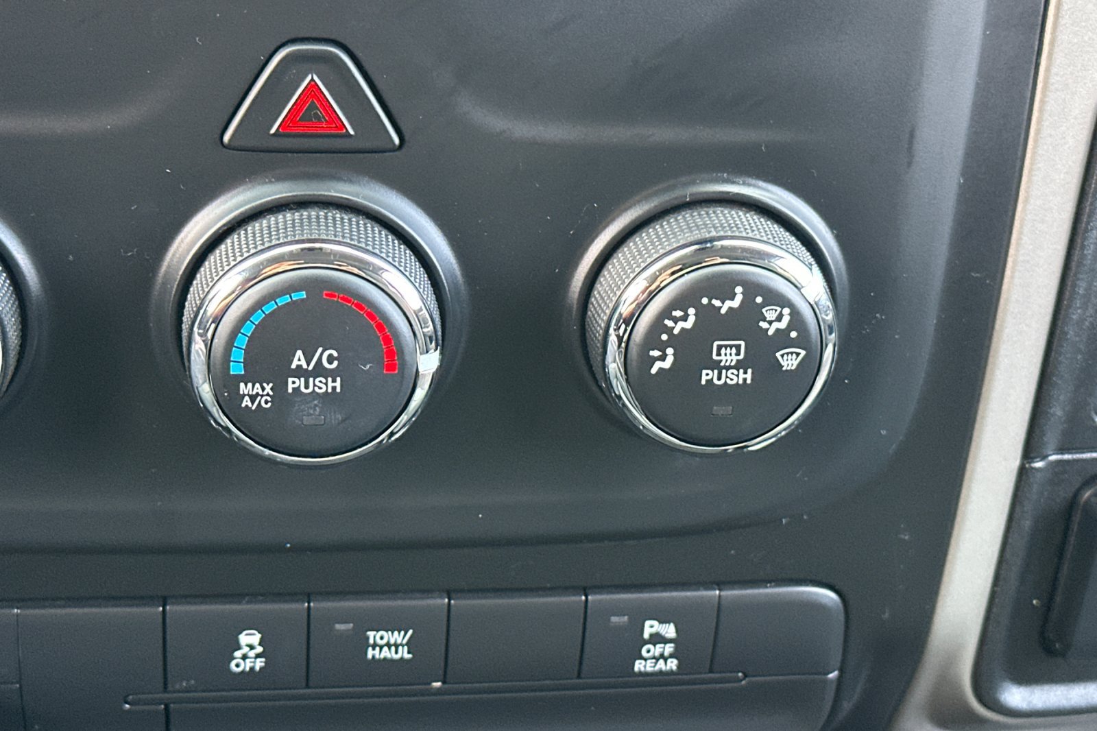 Used 2018 RAM 1500 Classic SLT AWD/4WD image 29