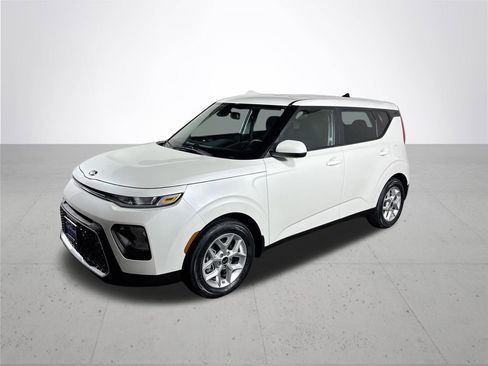 Certified 2020 Kia Soul S image 2