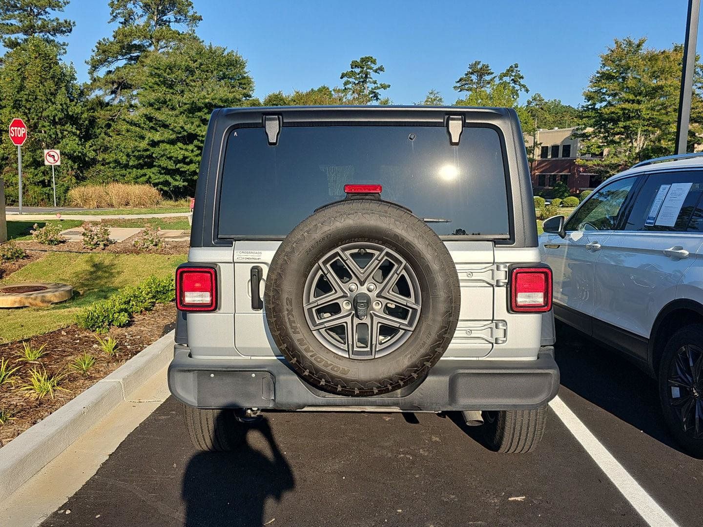 Used 2024 Jeep Wrangler Unlimited Sport AWD/4WD image 4