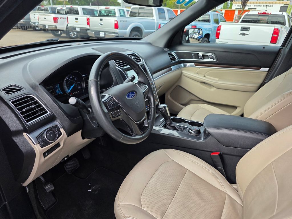 Used 2018 Ford Explorer Limited AWD/4WD image 11