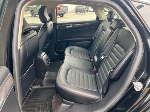 Used 2018 Ford Fusion SE w/ Fusion SE Technology Package image 12