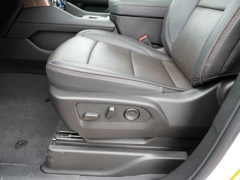 Certified 2024 Chevrolet Tahoe High Country w/ Advanced Technology Package image 20