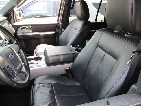 Used 2017 Ford Expedition Limited w/ Equipment Group 301A RWD image 6