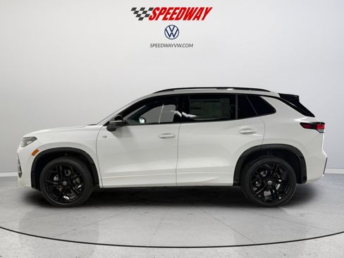 Certified 2025 Volkswagen Tiguan SE R-Line AWD/4WD image 4
