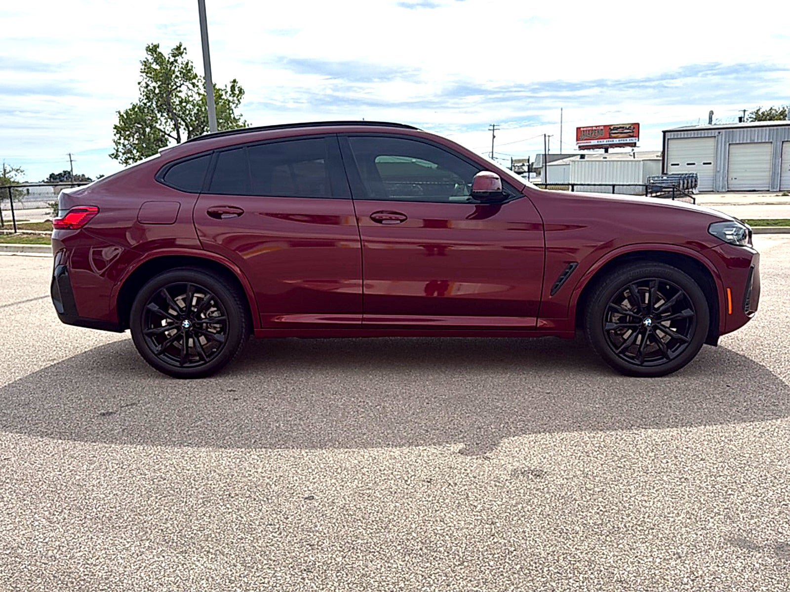 Used 2024 BMW X4 xDrive30i w/ Premium Package AWD/4WD image 5