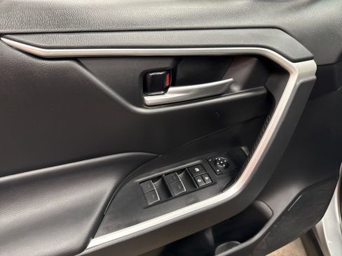 Used 2024 Toyota RAV4 SE w/ Convenience Package image 27