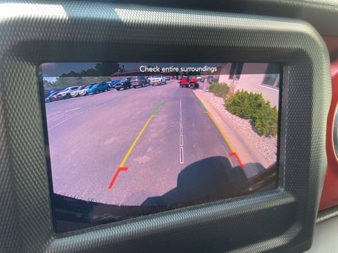 Used 2018 Jeep Wrangler Unlimited Rubicon w/ Safety Group image 32