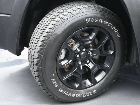 Used 2022 Jeep Cherokee Trailhawk w/ Premium Leather Package AWD/4WD image 20