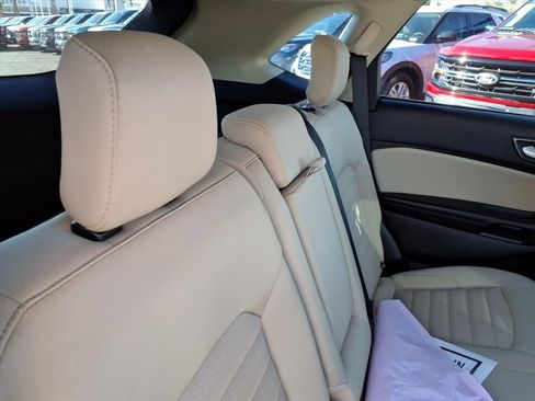 Certified 2024 Ford Edge SE image 15