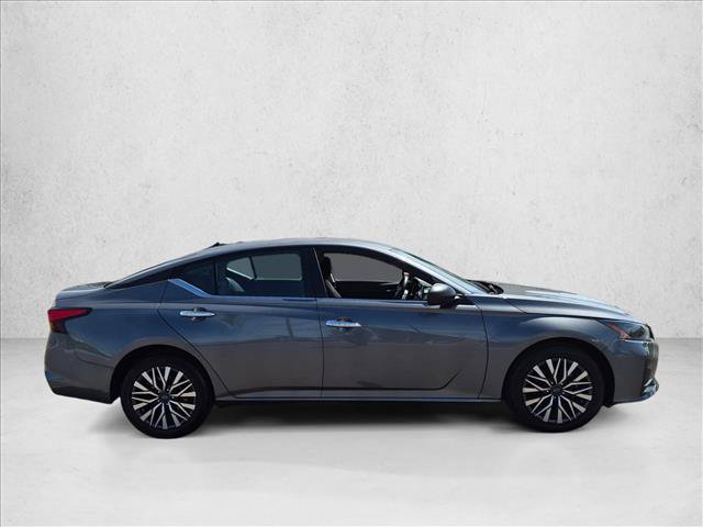 Used 2025 Nissan Altima 2.5 SV FWD image 4