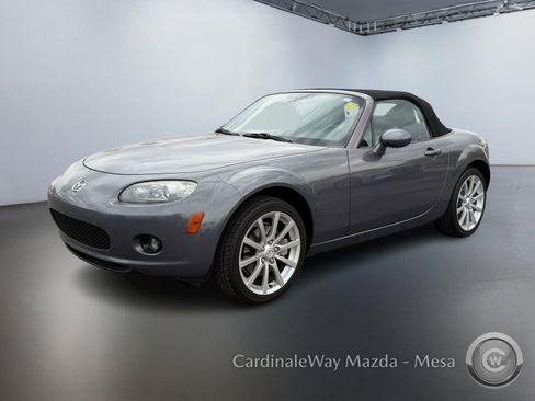 Used 2006 MAZDA MX-5 Miata Grand Touring w/ Premium Pkg image 9