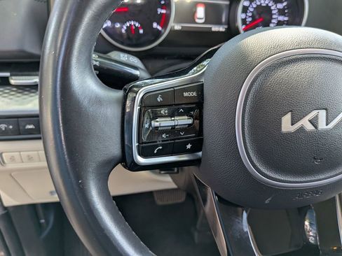 Used 2024 Kia Carnival LX FWD image 20