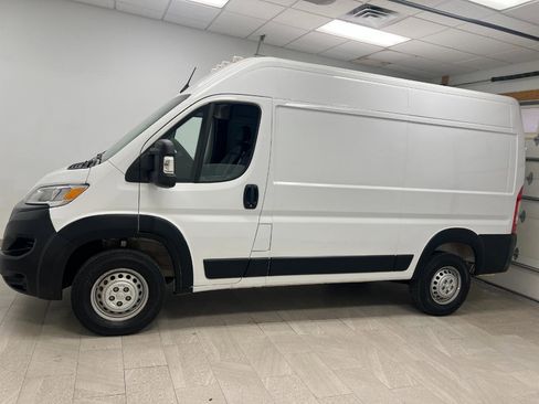 Used 2025 RAM ProMaster 2500 w/ Convenience Group FWD image 6