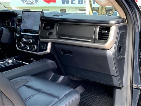 Used 2023 Ford Expedition XLT image 19