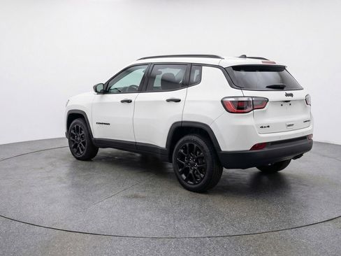 Used 2025 Jeep Compass Trailhawk image 6
