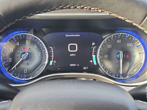 Used 2024 Chrysler Pacifica Touring-L image 30