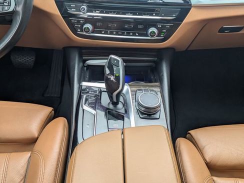 Used 2021 BMW 530i w/ Premium Package image 18