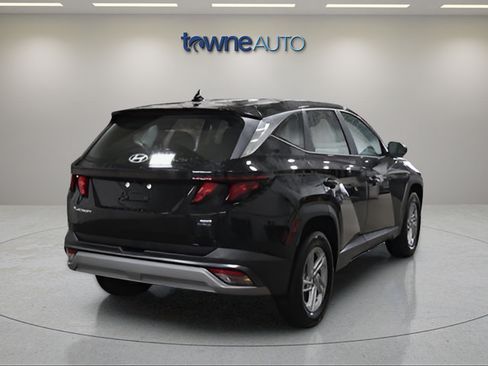 Used 2025 Hyundai Tucson SE AWD/4WD image 4