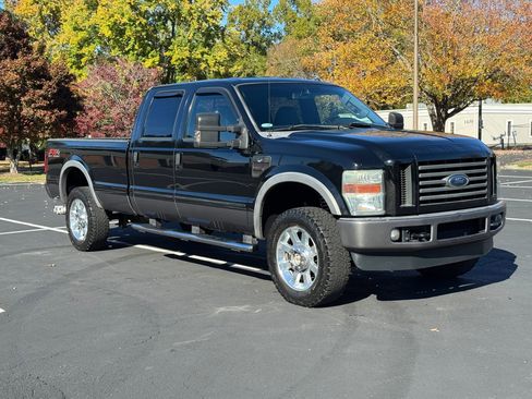 Used 2009 Ford F350 Harley-Davidson image 4