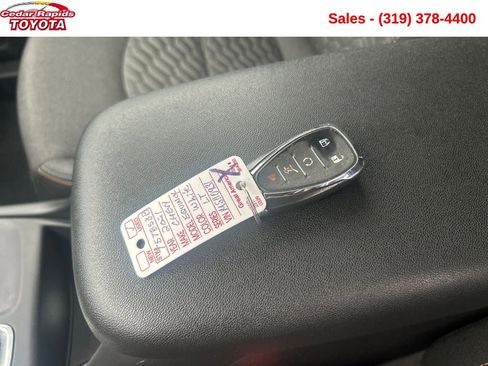 Used 2021 Chevrolet Equinox LT image 24