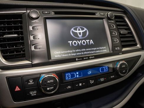 Used 2016 Toyota Highlander XLE image 15