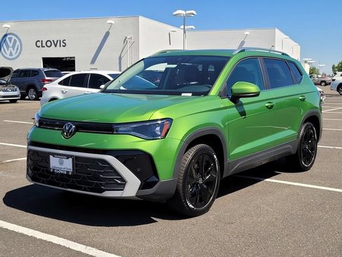 New 2026 Volkswagen Taos SE FWD image 10