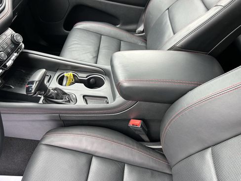 Used 2025 Dodge Durango GT image 25