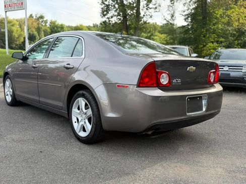 Used 2010 Chevrolet Malibu LS FWD image 5
