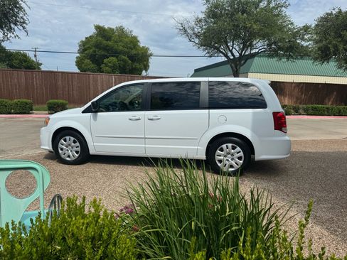 Used 2014 Dodge Grand Caravan SE w/ Quick Order Package 29E SE FWD image 11