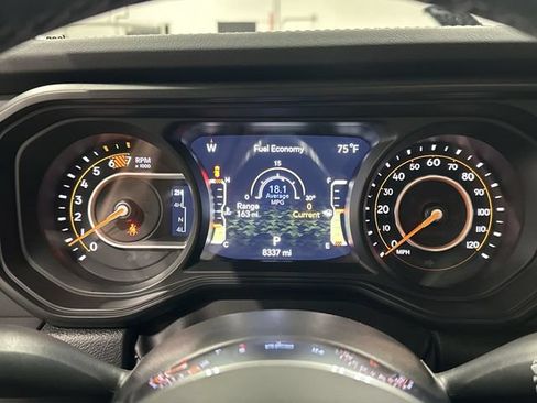Used 2025 Jeep Wrangler Unlimited Sahara AWD/4WD image 14