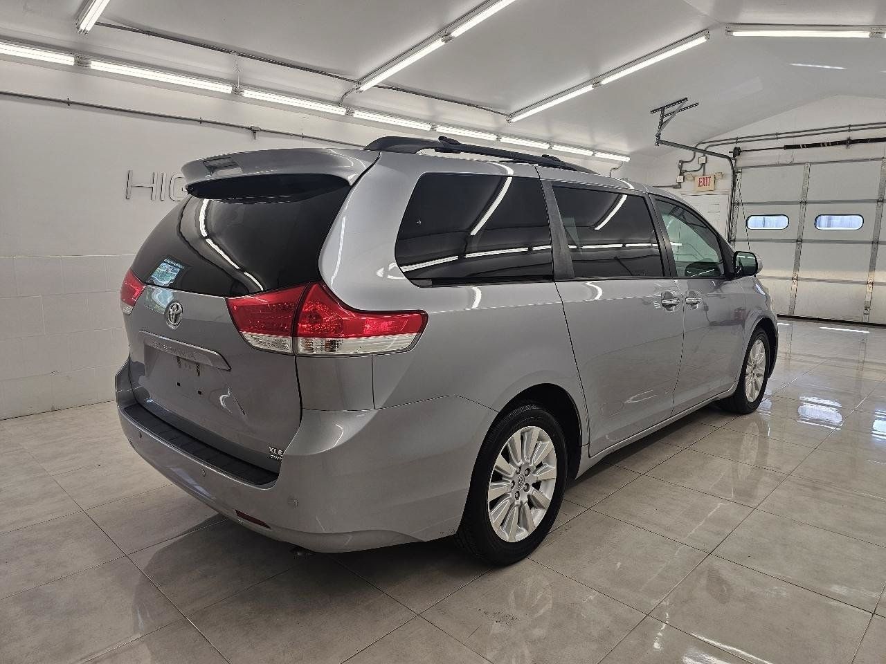 Used 2014 Toyota Sienna XLE AWD/4WD image 4