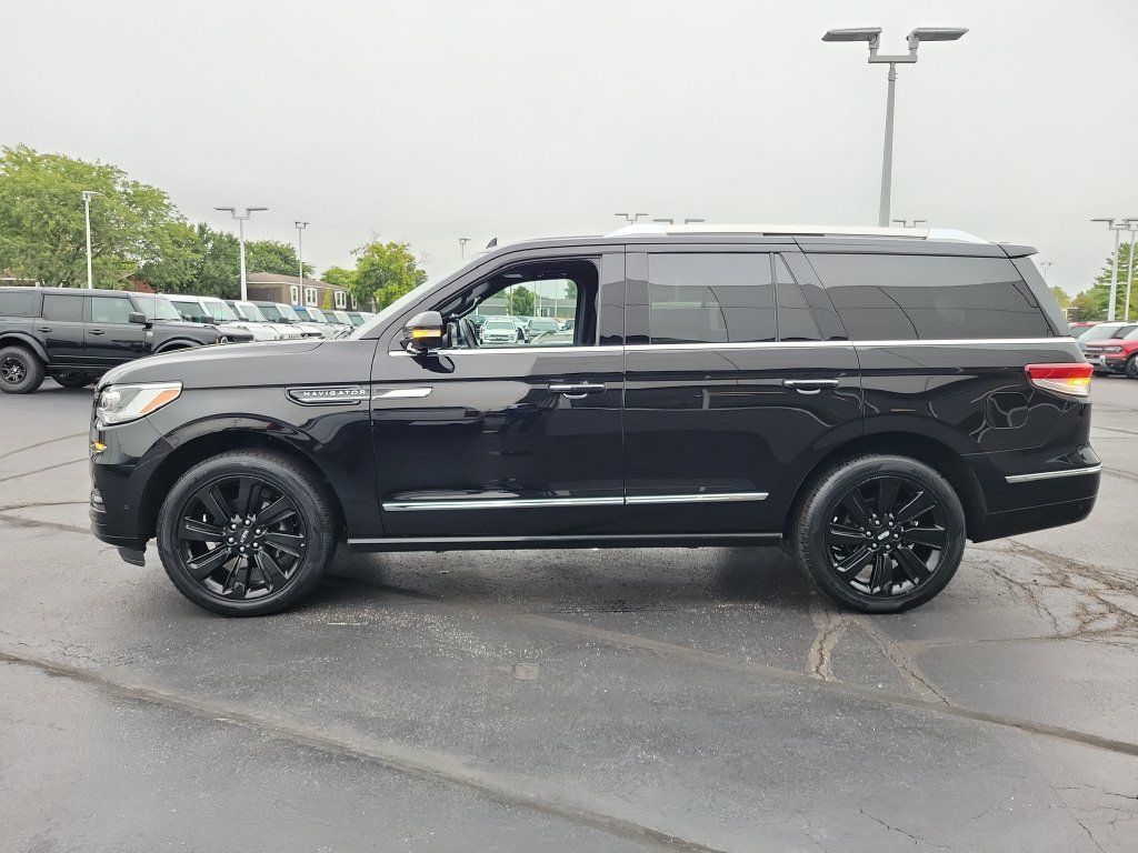 Certified 2023 Lincoln Navigator Reserve AWD/4WD image 7