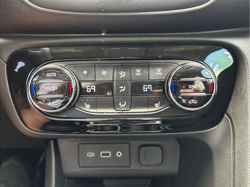 Used 2021 Buick Encore GX Select w/ Sport Touring Package FWD image 29