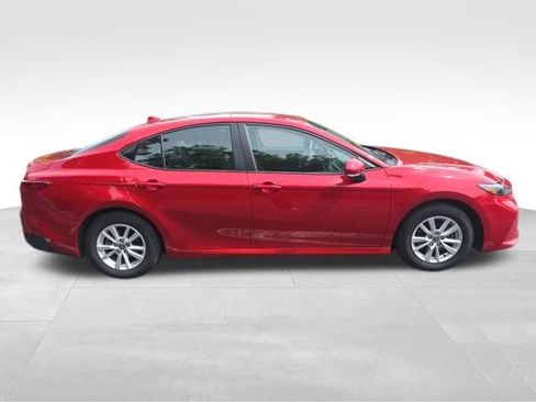 Used 2025 Toyota Camry LE FWD image 8
