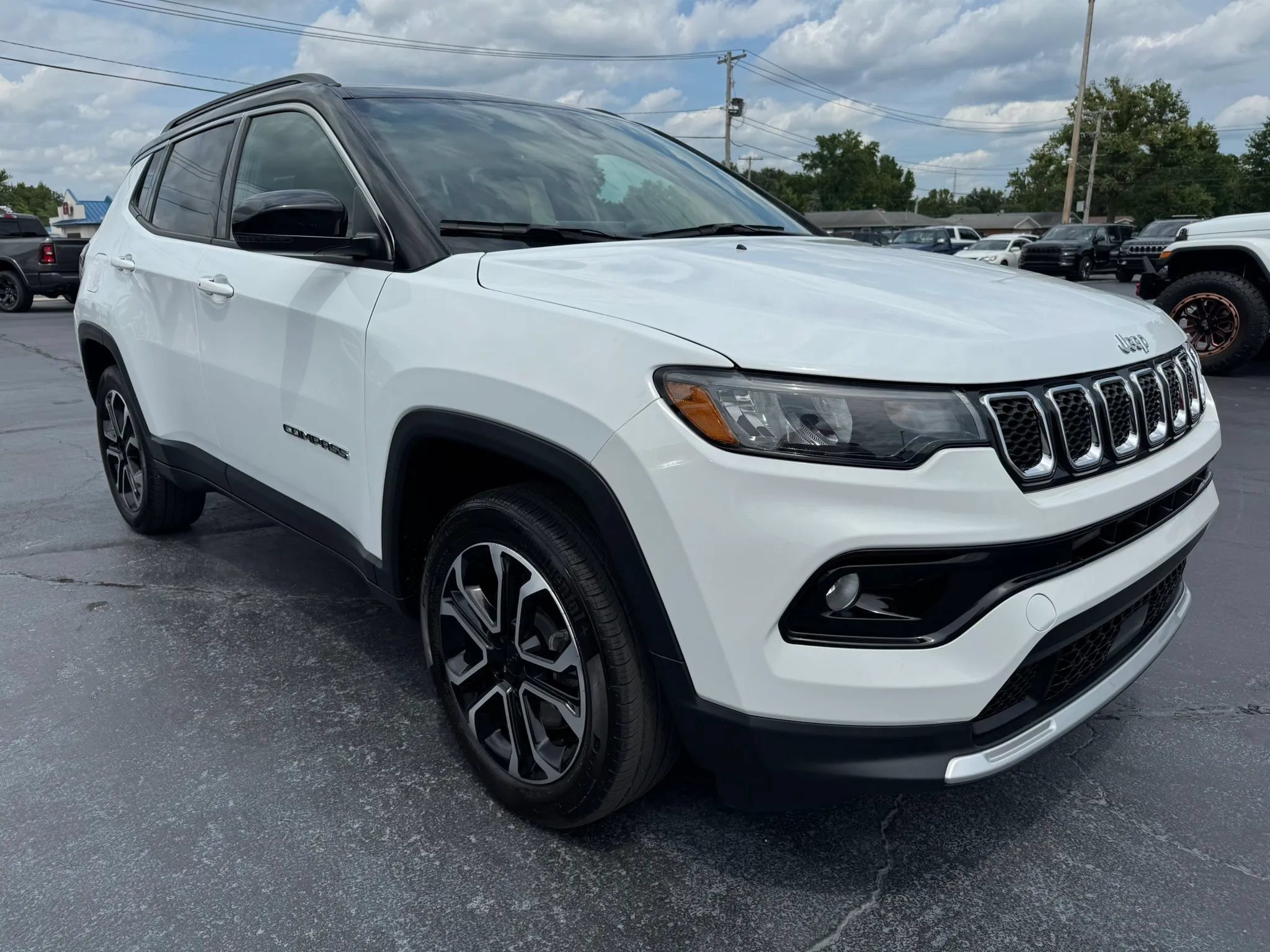 Used 2023 Jeep Compass Limited w/ Sun and Sound Group AWD/4WD image 14