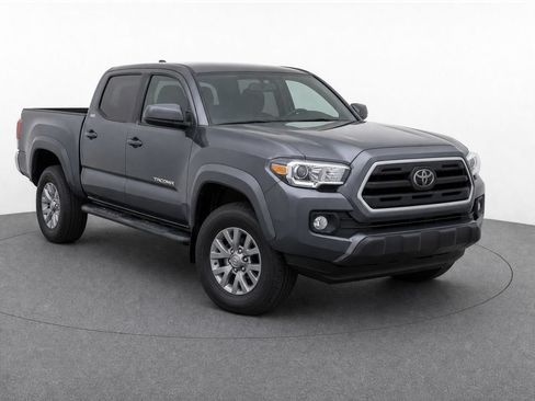 Used 2019 Toyota Tacoma SR5 RWD image 2