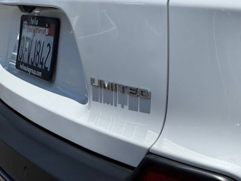 Used 2019 Jeep Cherokee Limited FWD image 24