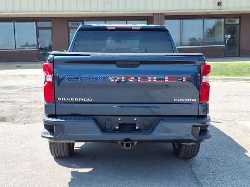 Used 2020 Chevrolet Silverado 1500 Custom w/ Custom Value Package AWD/4WD image 4