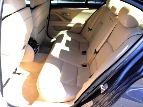 Used 2011 BMW 550i Sedan image 18