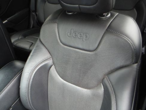 Used 2020 Jeep Cherokee Limited AWD/4WD image 16