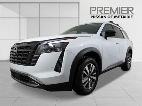 New 2026 Nissan Pathfinder SL image 1