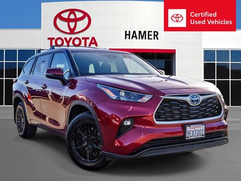 Certified 2023 Toyota Highlander LE image 1