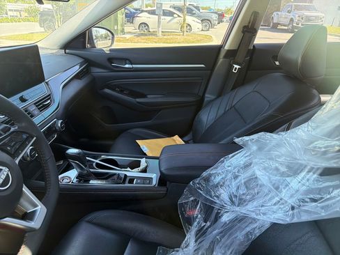 Used 2023 Nissan Altima 2.0 SR image 12