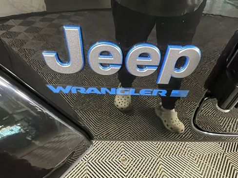 Used 2024 Jeep Wrangler Unlimited w/ Convenience Group AWD/4WD image 10