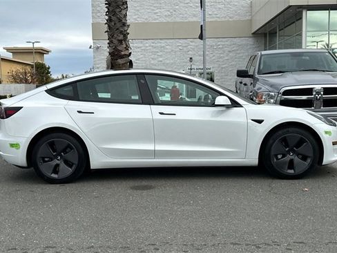 Used 2023 Tesla Model 3 Standard Range image 3