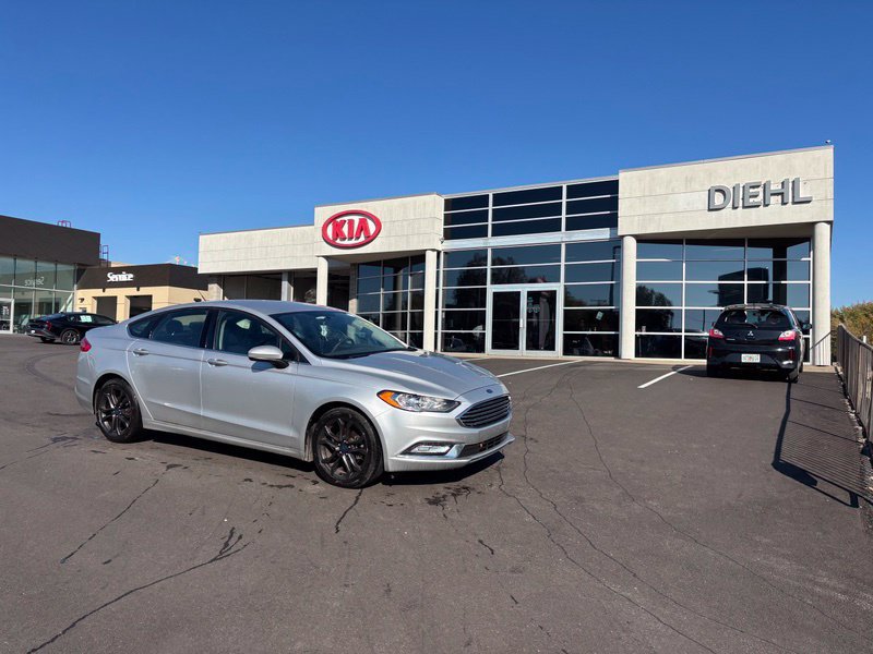 Used 2018 Ford Fusion SE w/ Equipment Group 201A FWD image 4
