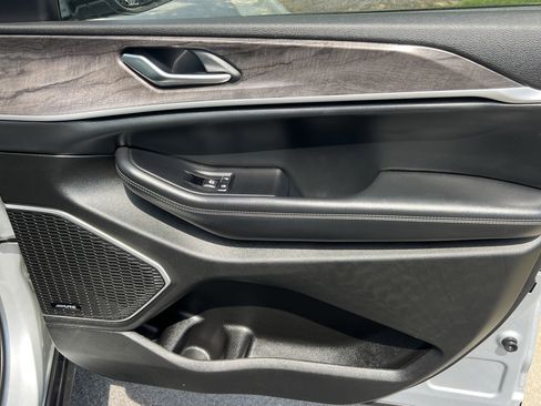 Used 2022 Jeep Grand Cherokee L Limited w/ Luxury Tech Group II image 18