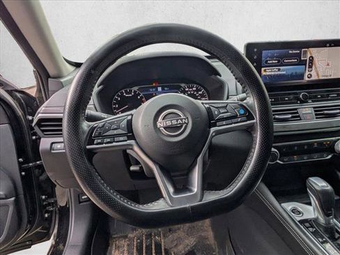 Used 2023 Nissan Altima 2.5 SV w/ SV Premium Package image 18