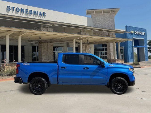 Used 2025 Chevrolet Silverado 1500 LT Trail Boss w/ Convenience Package II AWD/4WD image 4