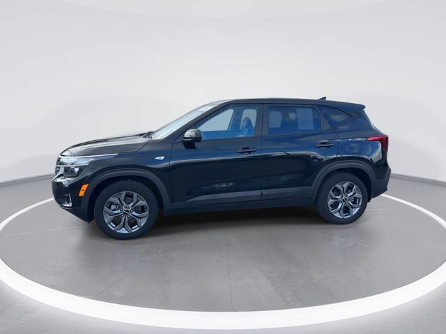 Used 2024 Kia Seltos LX AWD/4WD image 3